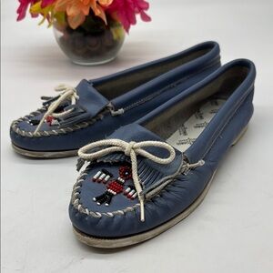 Minnetonka Blue Moccasins with Beaded Design Size 10 MOC9019